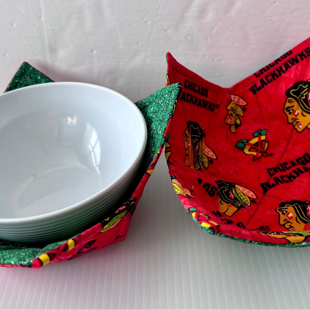Hockey Team Bowl Cozy - Chicago Blackhawks